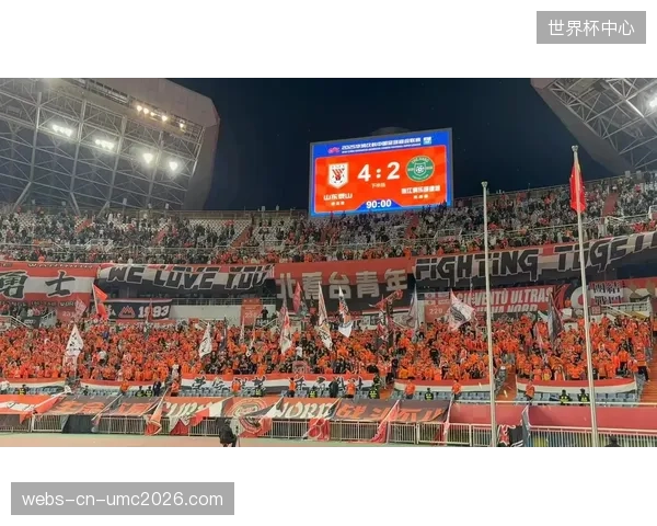 山东泰山队战术摇摆不定，4-4-2体系暴露肋部防守短板，失球率高企。